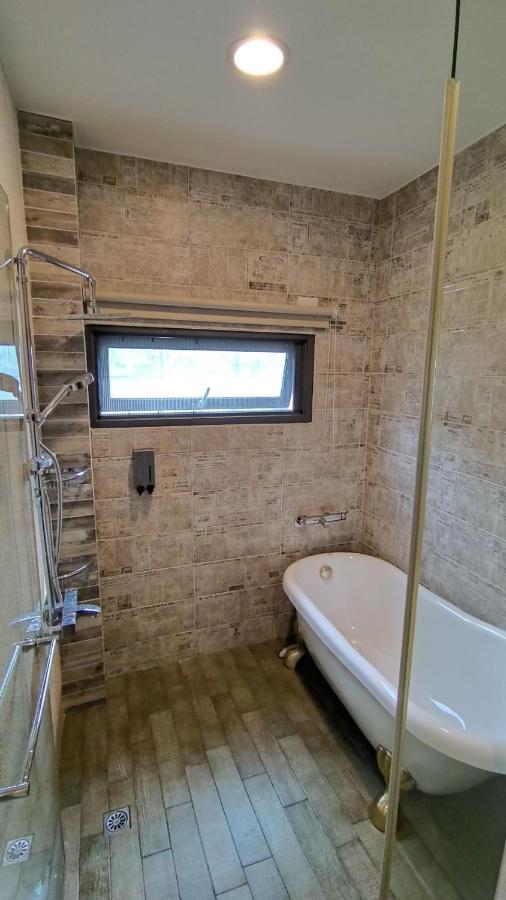 羅東夜市舒果shugo B&B 近清溝夜市 國旅卡特約店 配合手作早餐店及租車行 Luodong Exterior foto